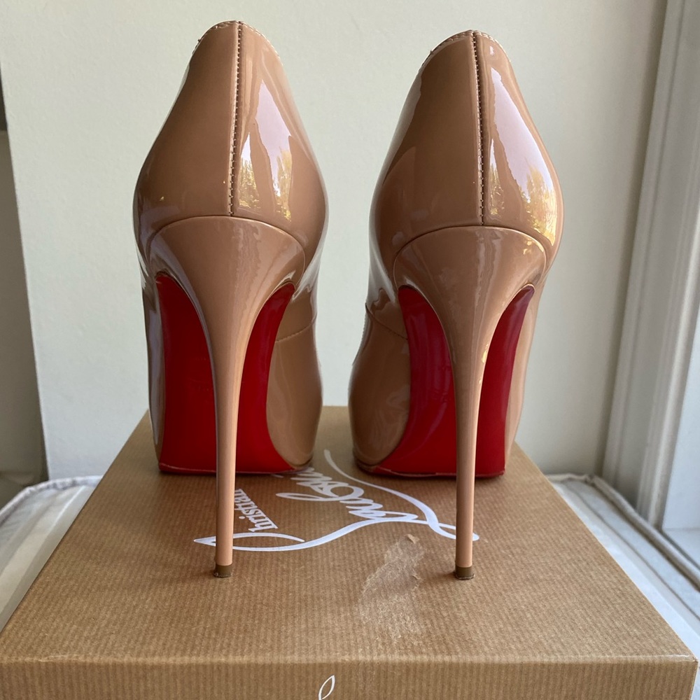 Christian Louboutin New Very Prive 38.5 or 8.5